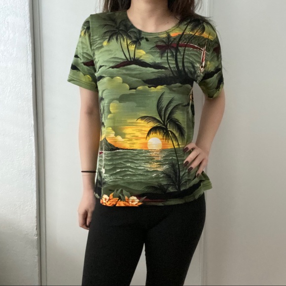🎉SOLD!🎉 Tropical shirt - Picture 2 of 3